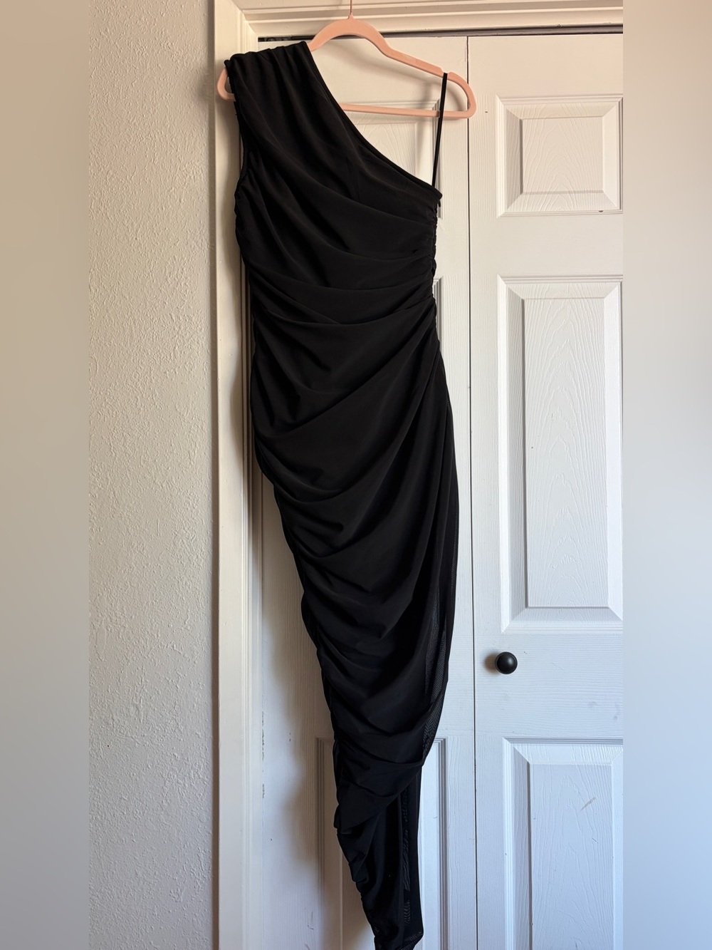 ELLIATT Genie Dress in Black One Shoulder Midi - Picture 6 of 11
